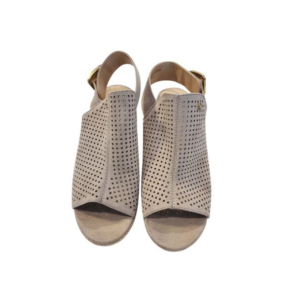 Liz Claiborne Stunning Hadley Wedge Sandals Memory Foam Size 6.5M Taupe - Picture 1 of 3